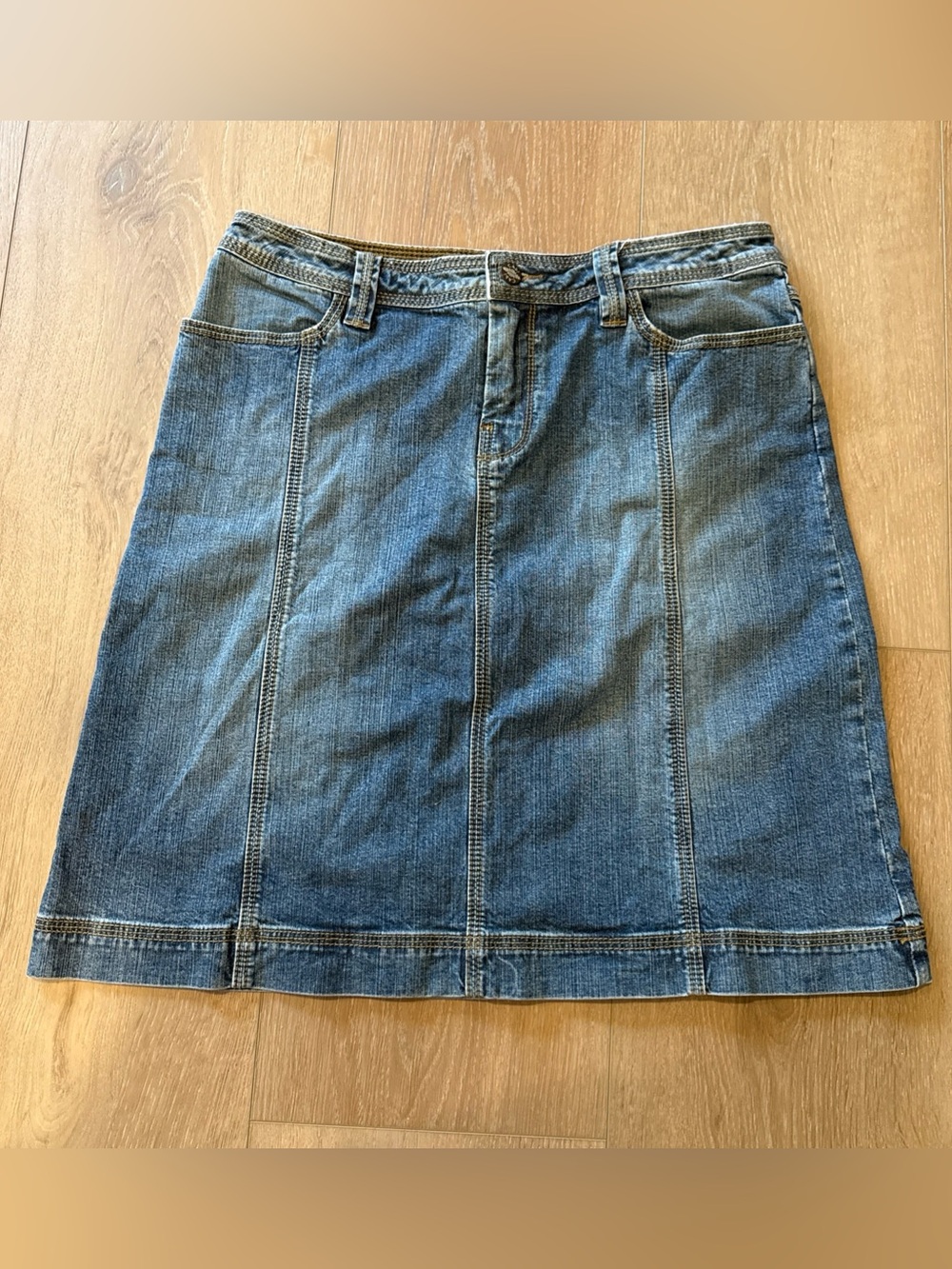 CAbi Denim Skirt Size 8 Blue Jean Stretch Extra Seams and Top Stitching Cotton